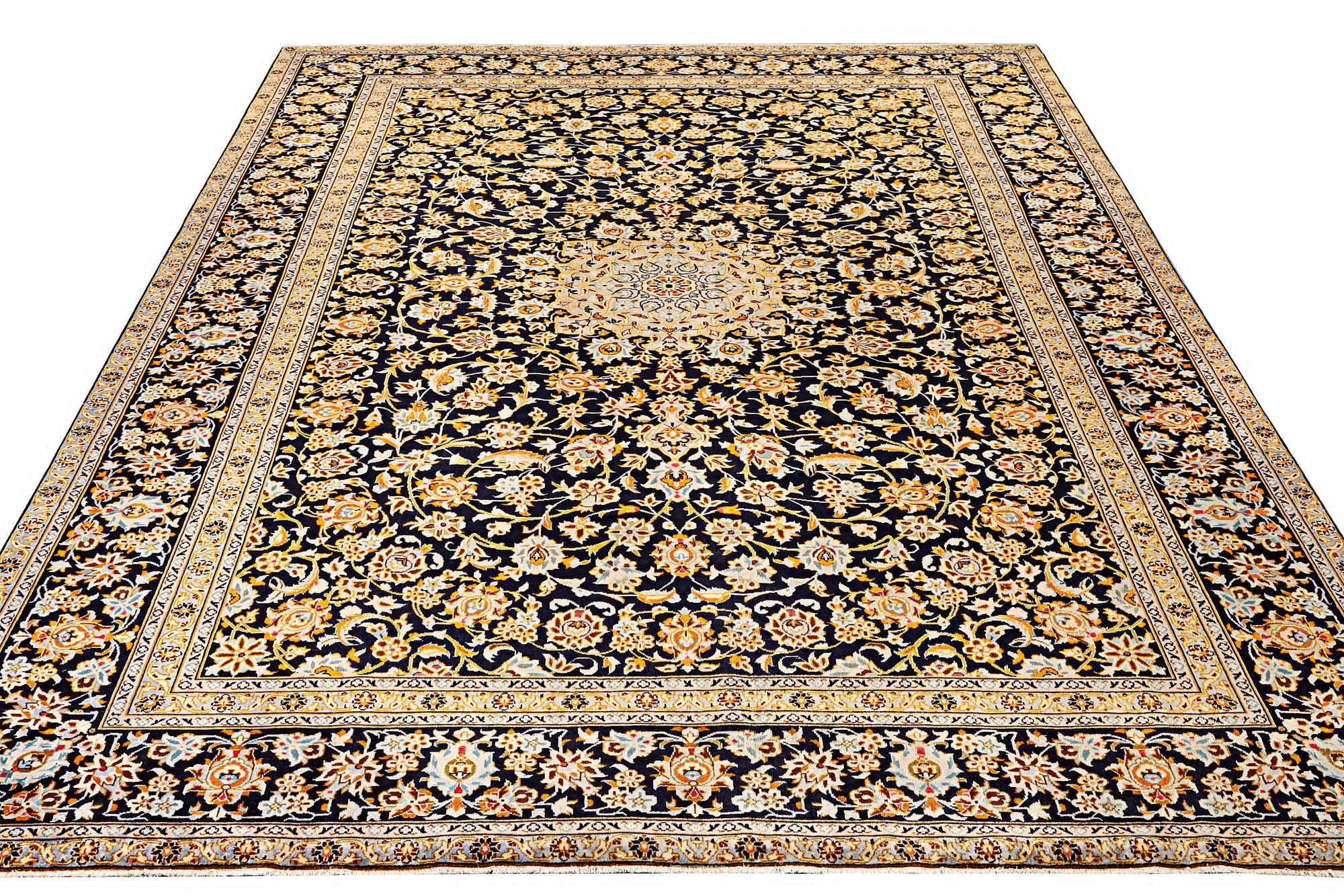 A Kashan carpet, a. 405 x 290 cm.