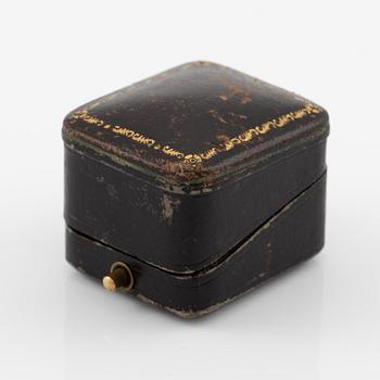 Ring, 18K gold with old-cut diamonds and sapphire.