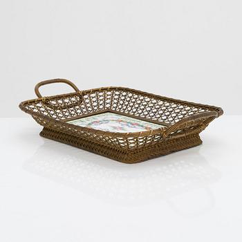 Kori, posliini ja messinki, pohjassa "Sèvres"-merkki, 1800-luku.
