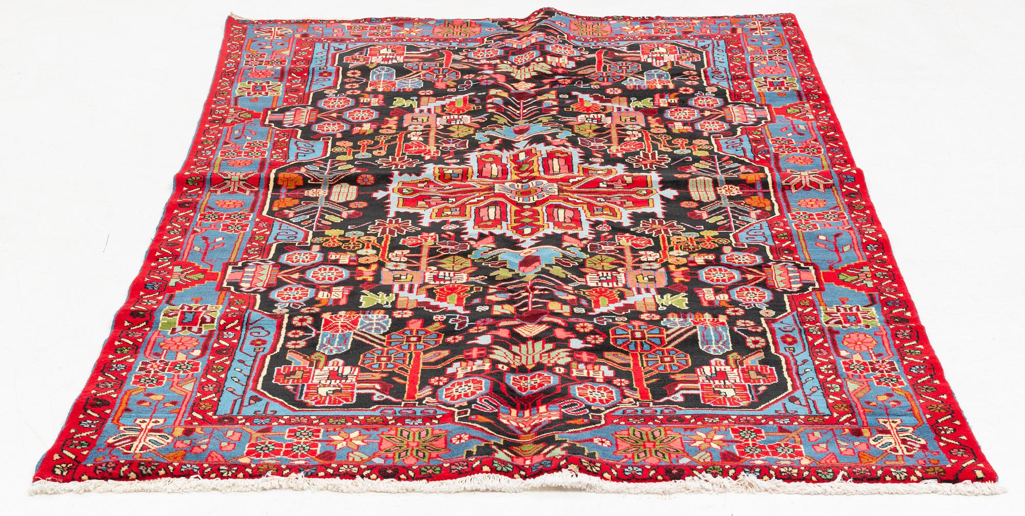 Matta, Västpersisk, ca. 247 x 146-156 cm.