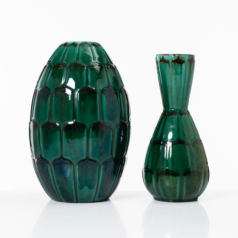 Anna-Lisa Thomson, vaser, ett par, ”Adria”, Upsala Ekeby, 1900-talets mitt.