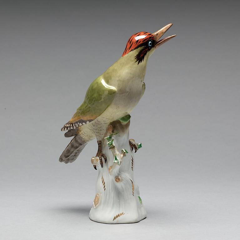 A Meissen figurine of a bird, 1890s.