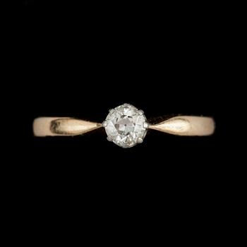 RING, 18k guld med briljantslipad diamant, ca 0,23 ct. Vikt ca 2,1 gram.