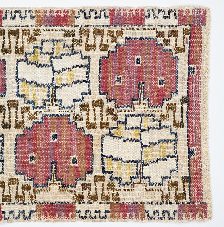 Märta Måås-Fjetterström, vävnad, "Grodblad röd", inplock på linnebotten, ca 40,5-41 x 58,5-60 cm, signerad AB MMF.