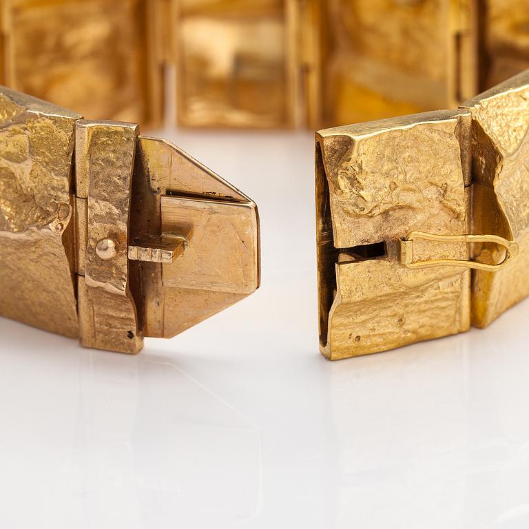 Björn Weckström, A 14K gold bracelet "Golden stream". Lapponia 1970.