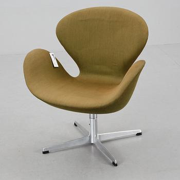 FÅTÖLJ, "Svanen", Arne Jacobsen, Fritz Hansen, Danmark.