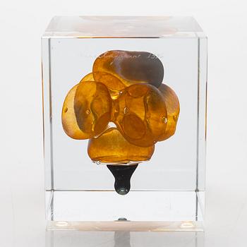 Oiva Toikka, An annual glass cube, signed Oiva Toikka Nuutajärvi 1996 and numbered 74/2000.