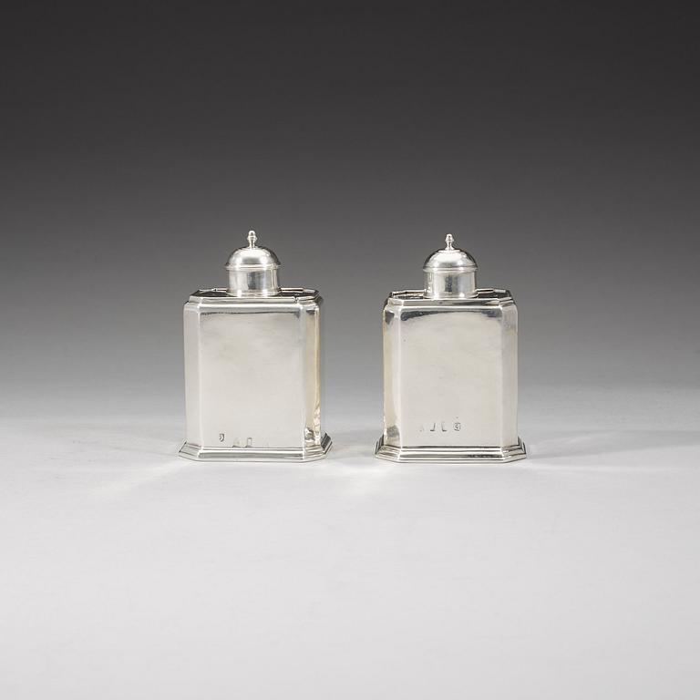 A pair of English 18th century silver tea caddies, Thomas Parr, London 1719.