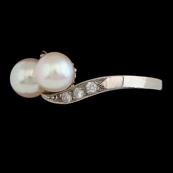 RING, 18 k vitguld, 1952, odlade pärlor. Vikt 2,2 g.