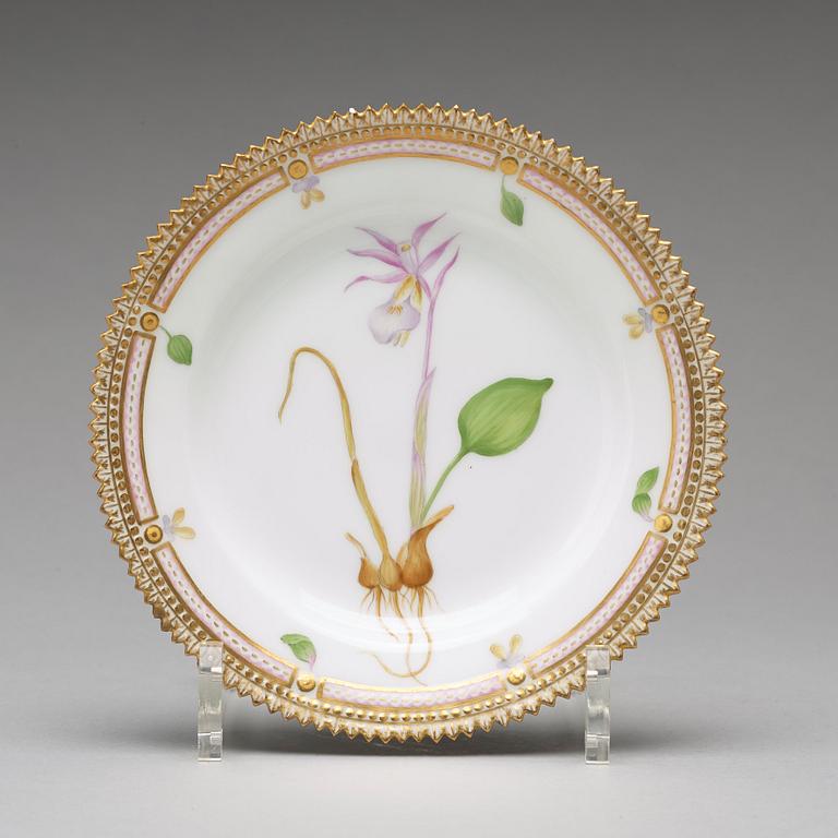 A set of six Royal Copenhagen 'Flora Danica' bread dishes, Denmark, 20th Century.