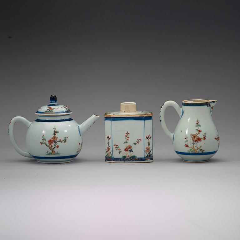 A part tea service, Qing dynasty, 18th Century.