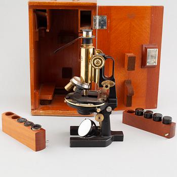 A early 20th century microscope by Carl Zeiss for Jena, No 73470.