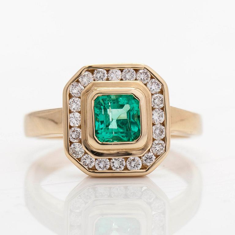 Ring, 14K gold, with an emerald and diamonds. Finnish import marks 1997.