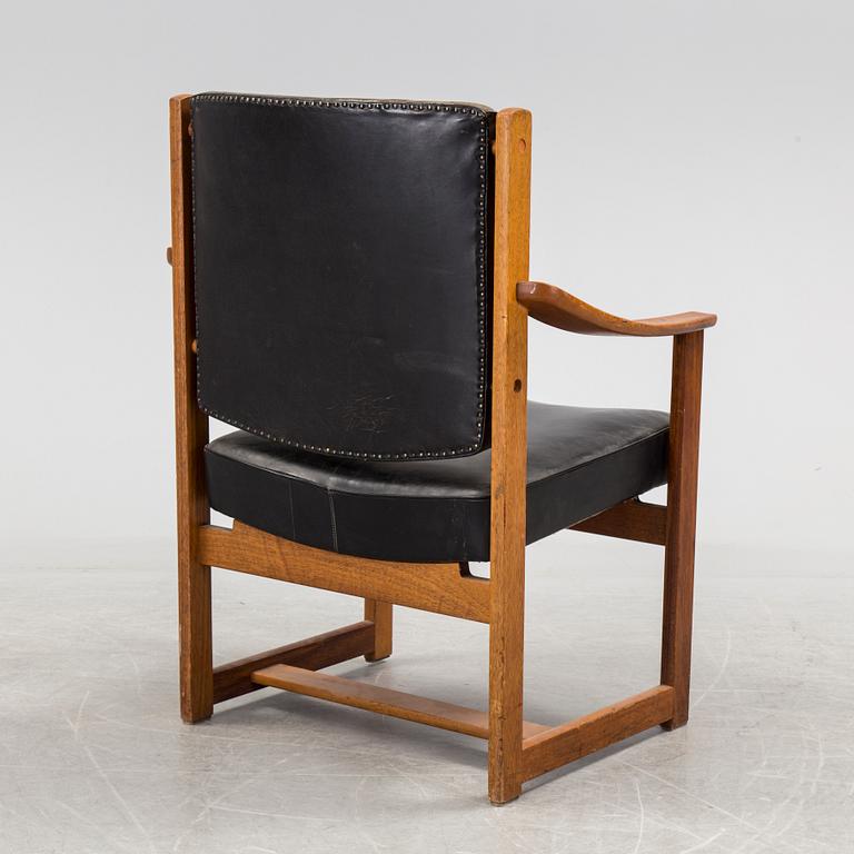 SVEN KAI-LARSEN, karmstol, etikettmärkt Sadelmakarmästarna samt brickmärkt Nordiska Kompaniet.