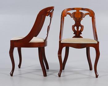 STOLAR, sk Göteborgsstolar, ett par, 1900-talets andra hälft.