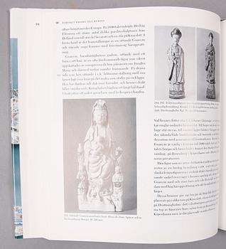 BÖCKER, 2 st, bla "Porslinet från Kina", av Bo Gyllensvärd. Västerås 1990.