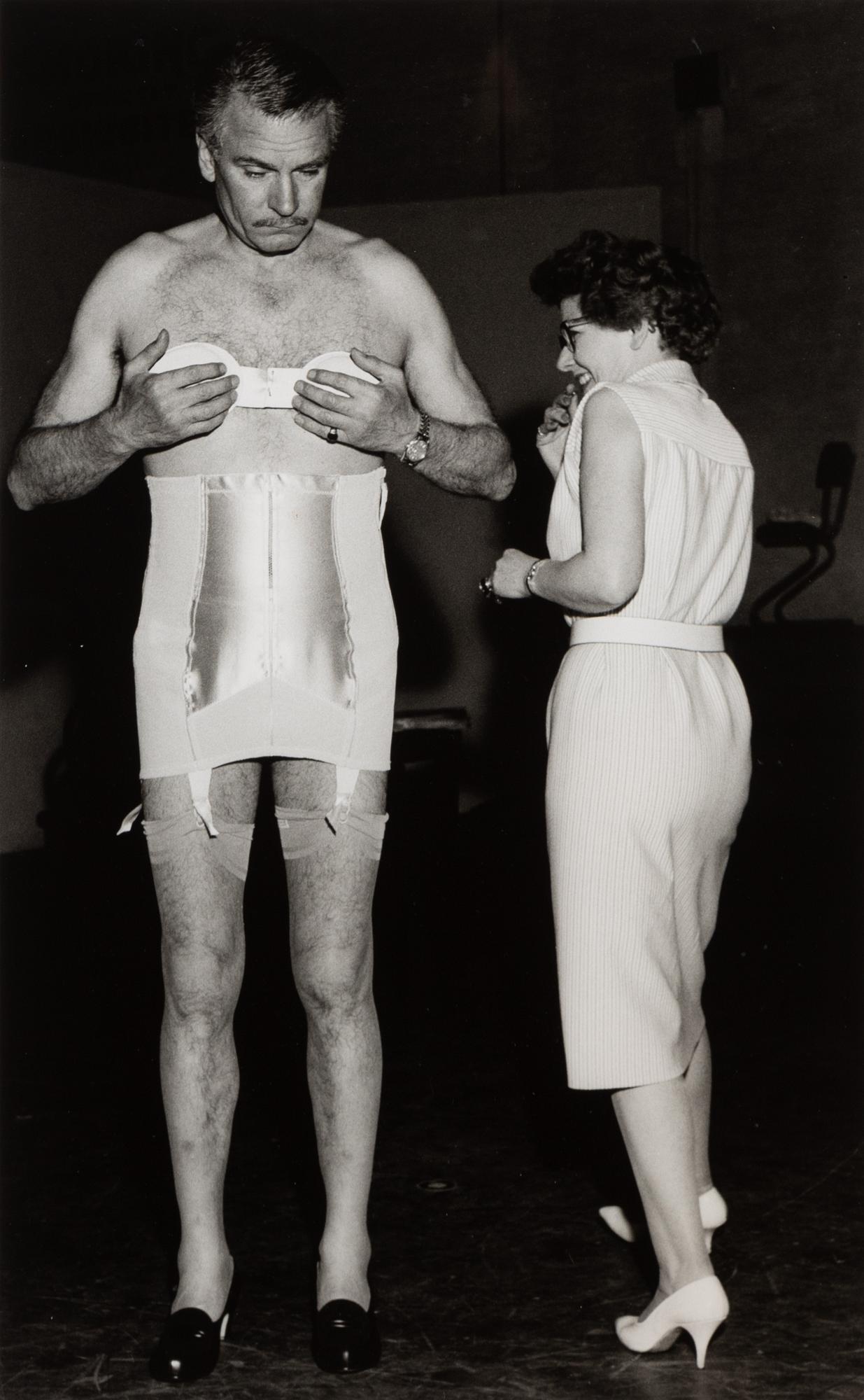 Terry O'Neill, "Laurence Olivier at the London Palladium", 1964.
