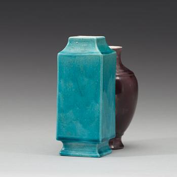 DUBBELVAS, porslin. Qingdynastin, 1800-tal.