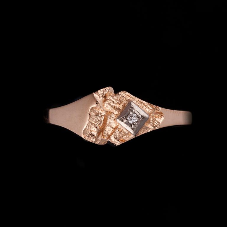 RING, 14K guld, liten diamant. Vikt 1,5 g.