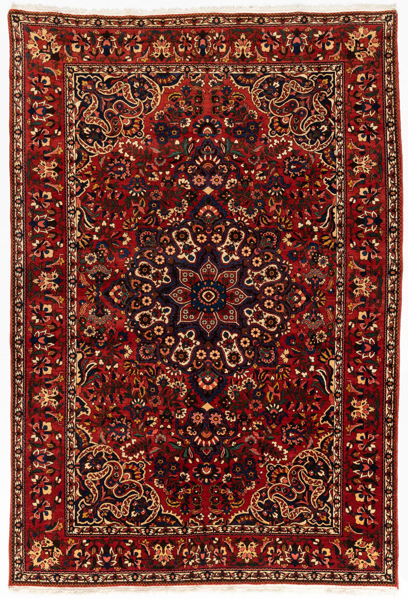 A semi-antique Chahar Mahal/Bakhtiari carpet, approximately 312 x 210 cm.