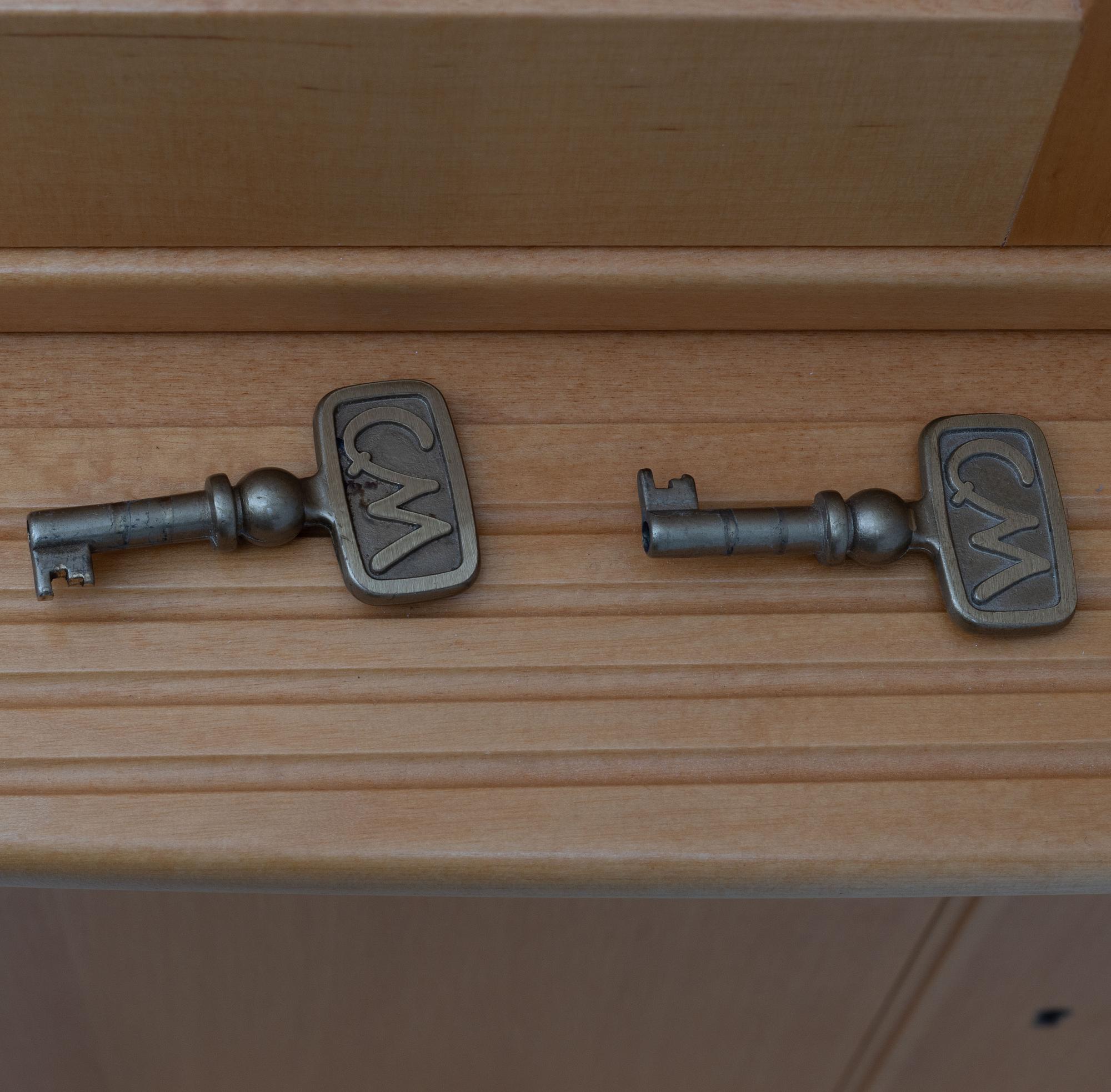 Carl Malmsten, vitrinskåp, "Undantaget", 1900-talets slut.