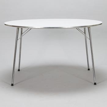 Arne Jacobsen, a 1970s '3600' diningtable for Fritz Hansen.