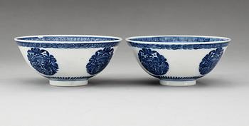 A pair of blue and white bowls, Qing dynasty, Yongzheng (1723-35), with Xuande four character mark.