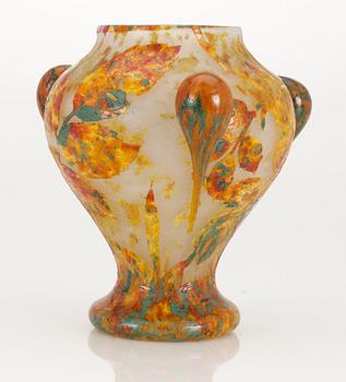 An art nouveau Daum glass vase, Nancy, France.