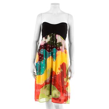 664. DIANE VON FURSTENBERG, a patterned silkblend dress, US size 8.