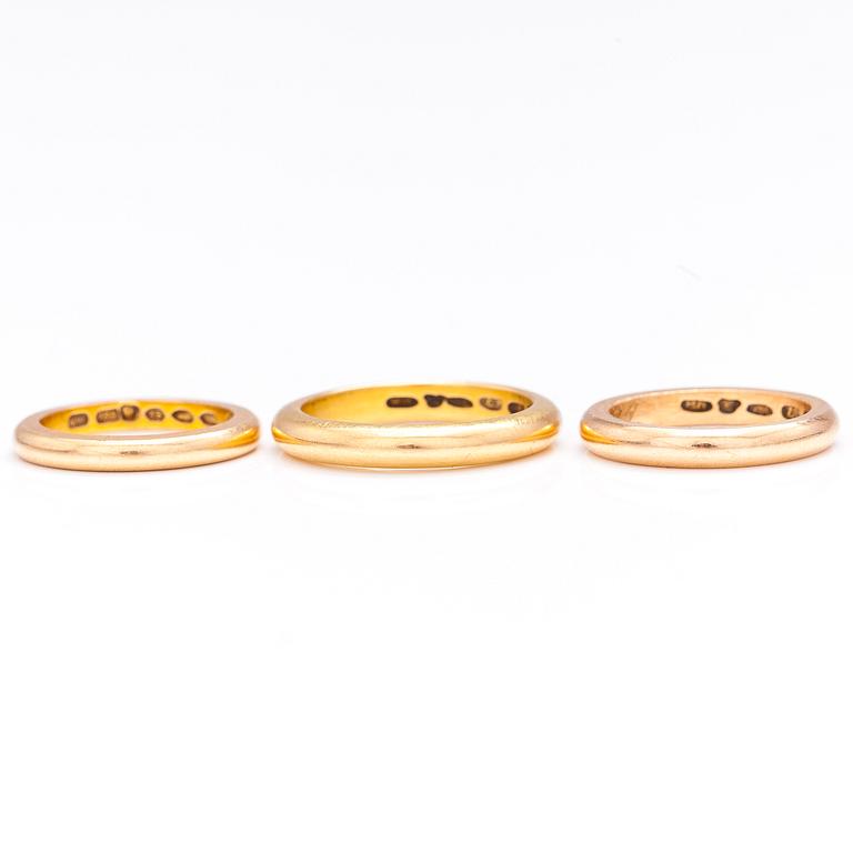 A set or three 18K gold rings by Pekka Happonen, Kuopio and Nestor Westerback, Helsinki 1929.