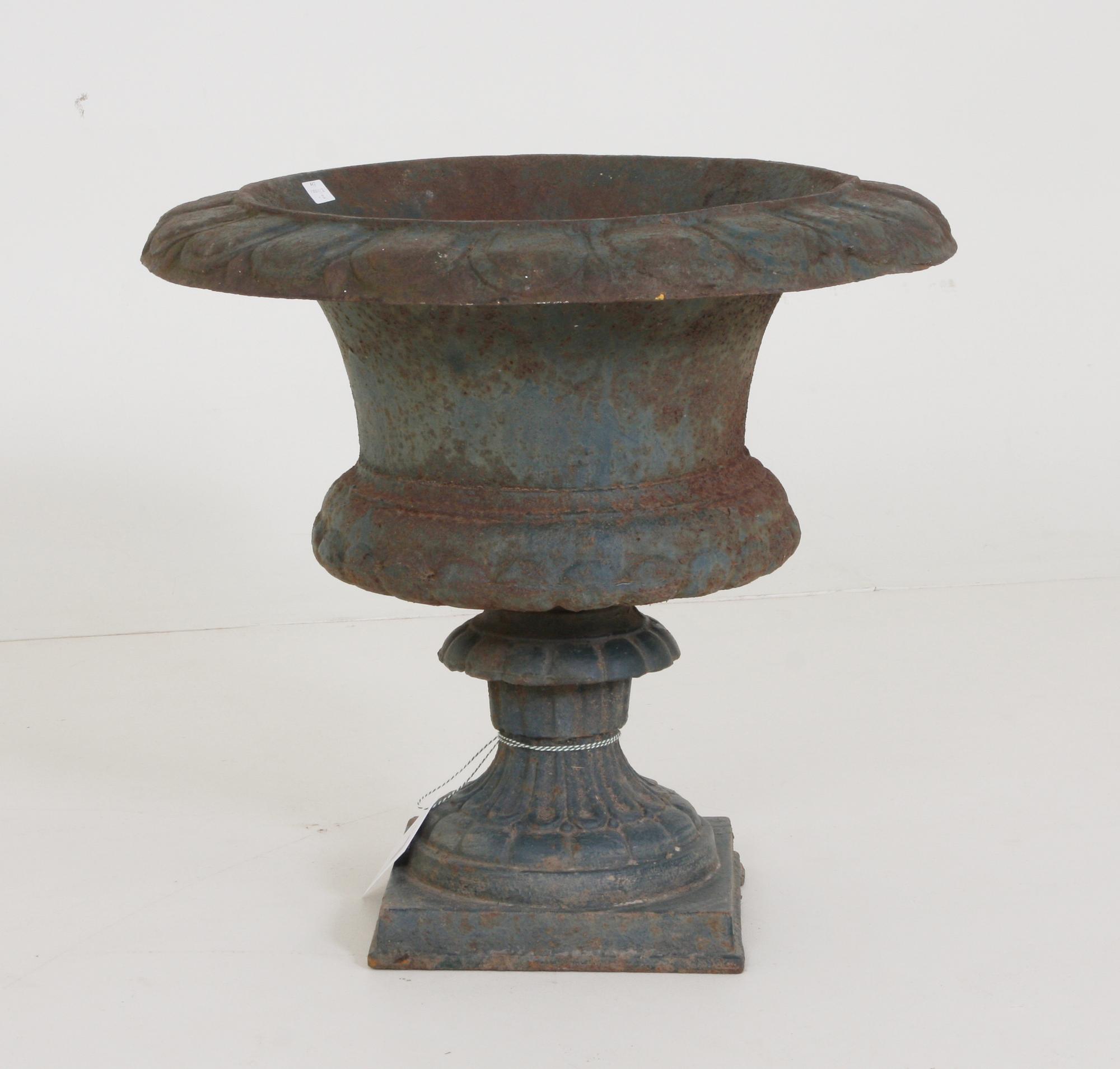 TRÄDGÅRDSURNA, gjutjärn.