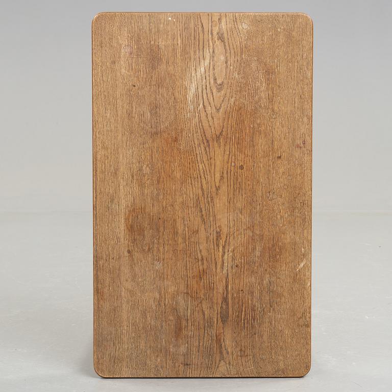 A Art Nouveau oak set with dining table, seven chairs and a side table, Finland, early 1900's.