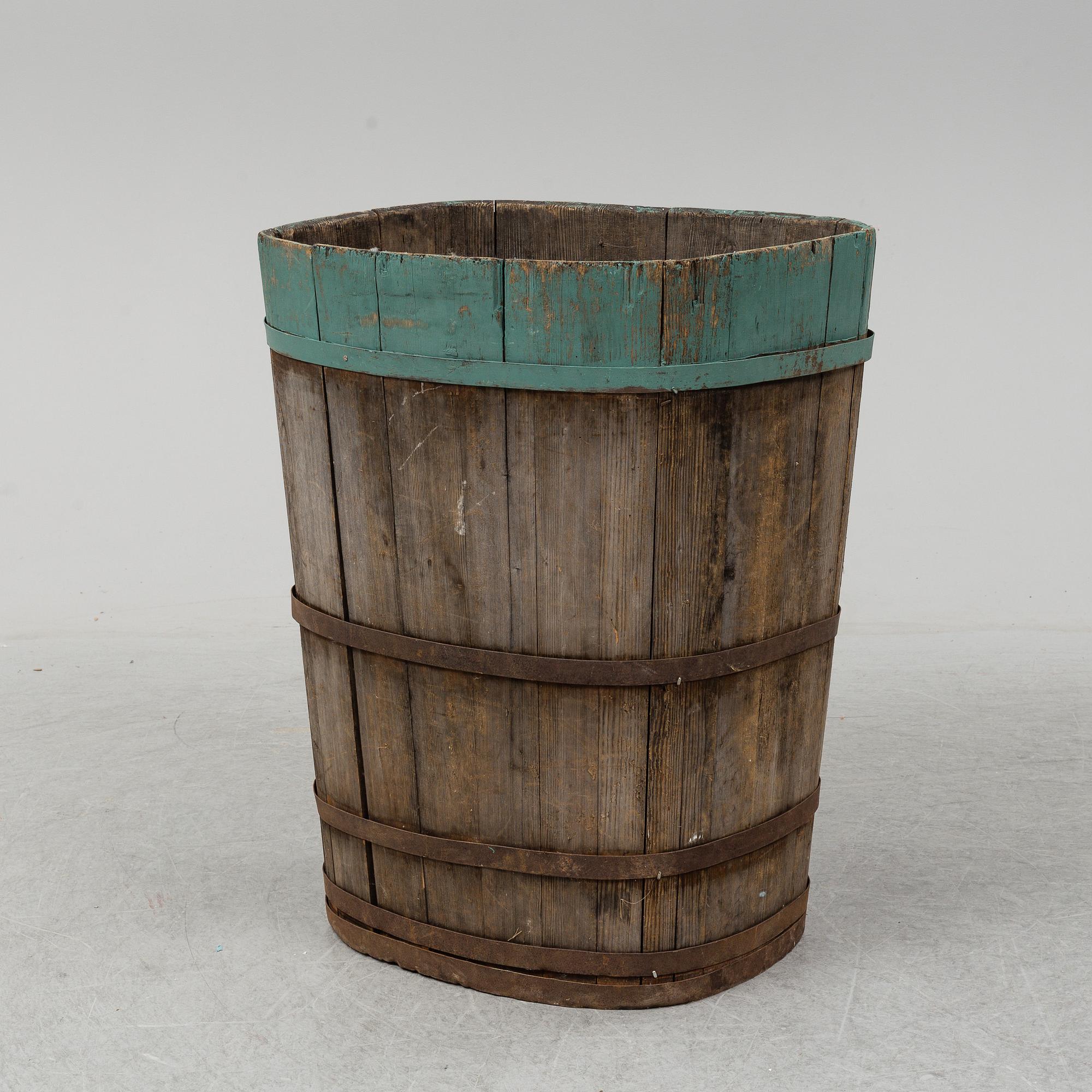 A grape container. 20th Century.