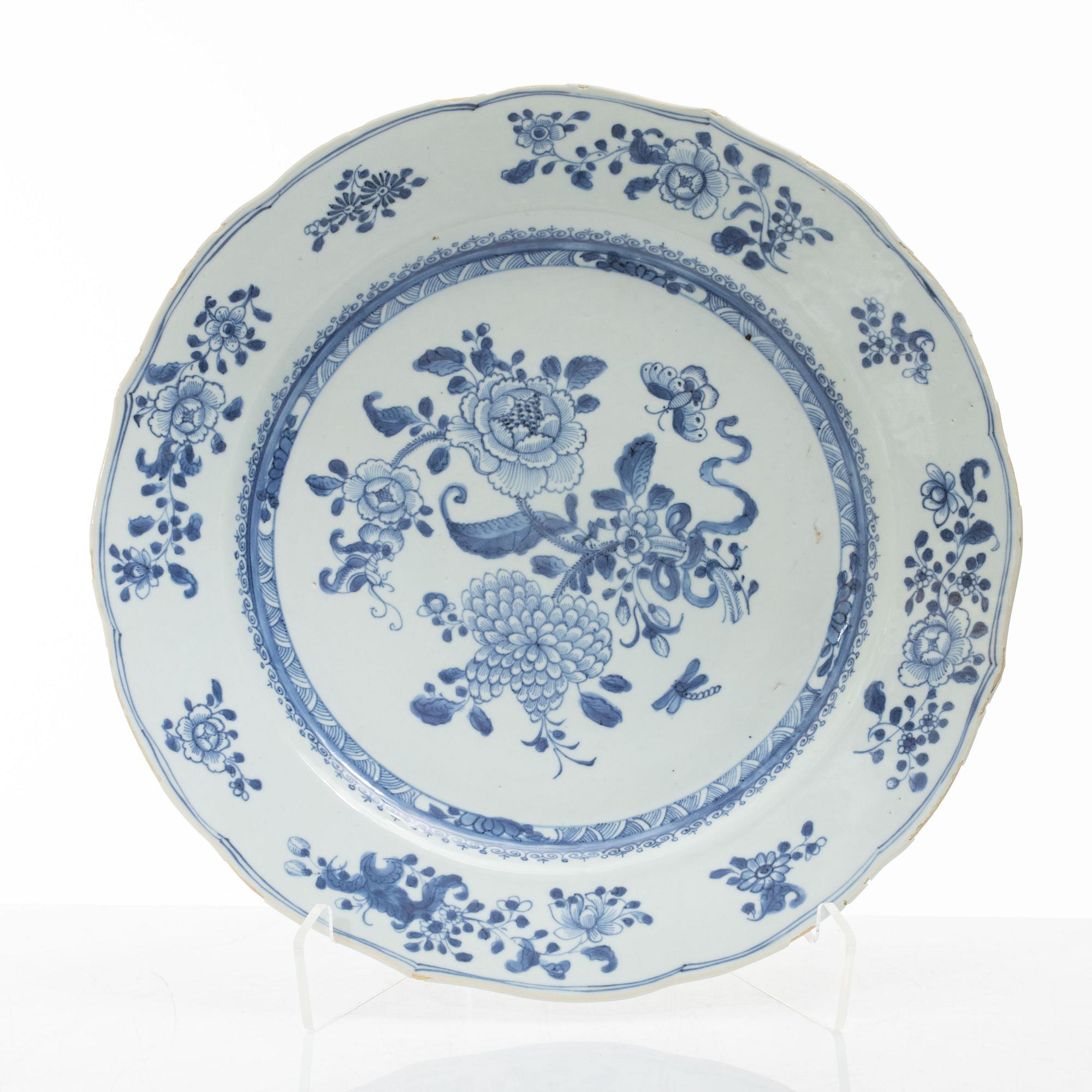 Two Chinese blue and white export porcelain dishes, Qing dynasty, Qianlong (1736-95).