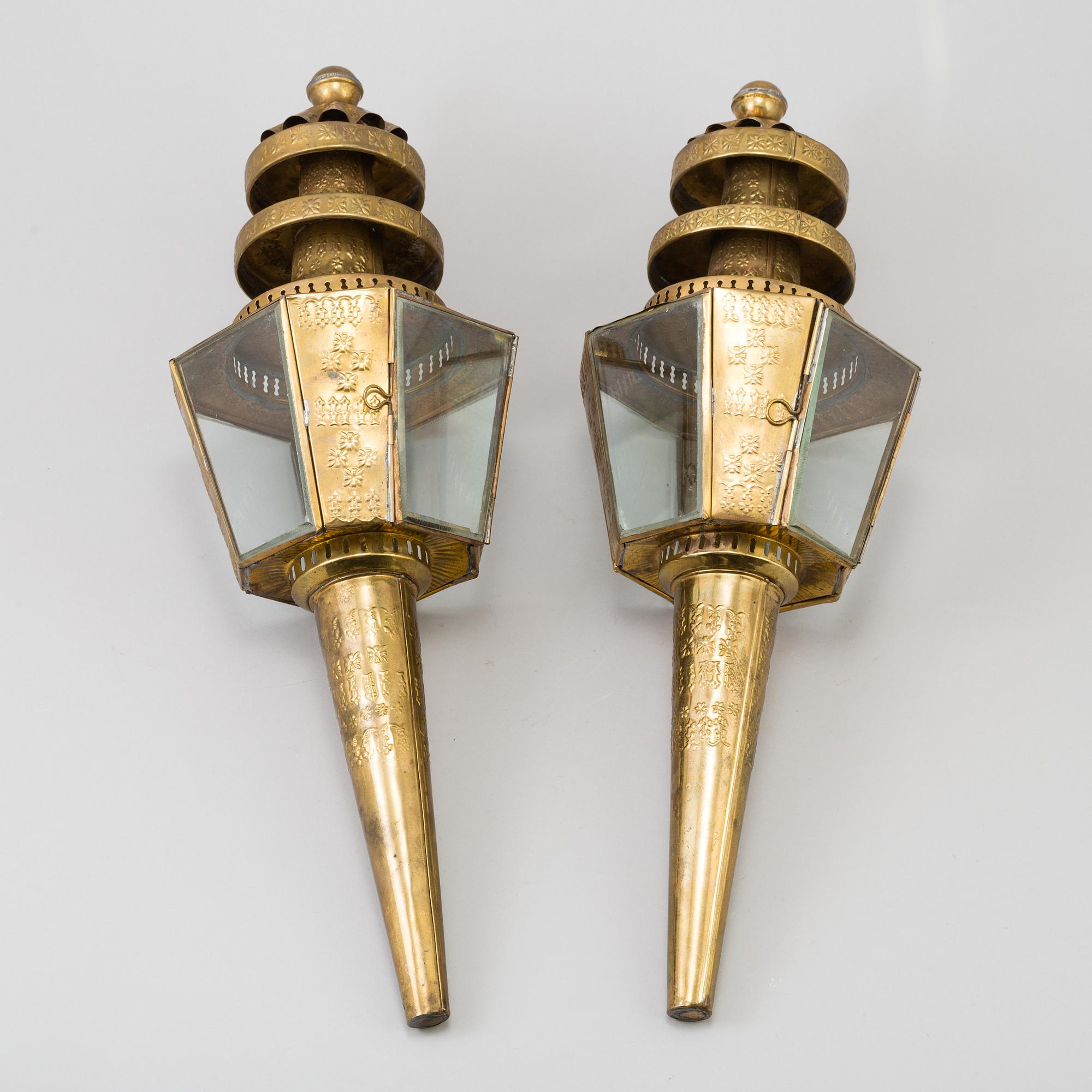 A pair of late 20th century wall lamps.