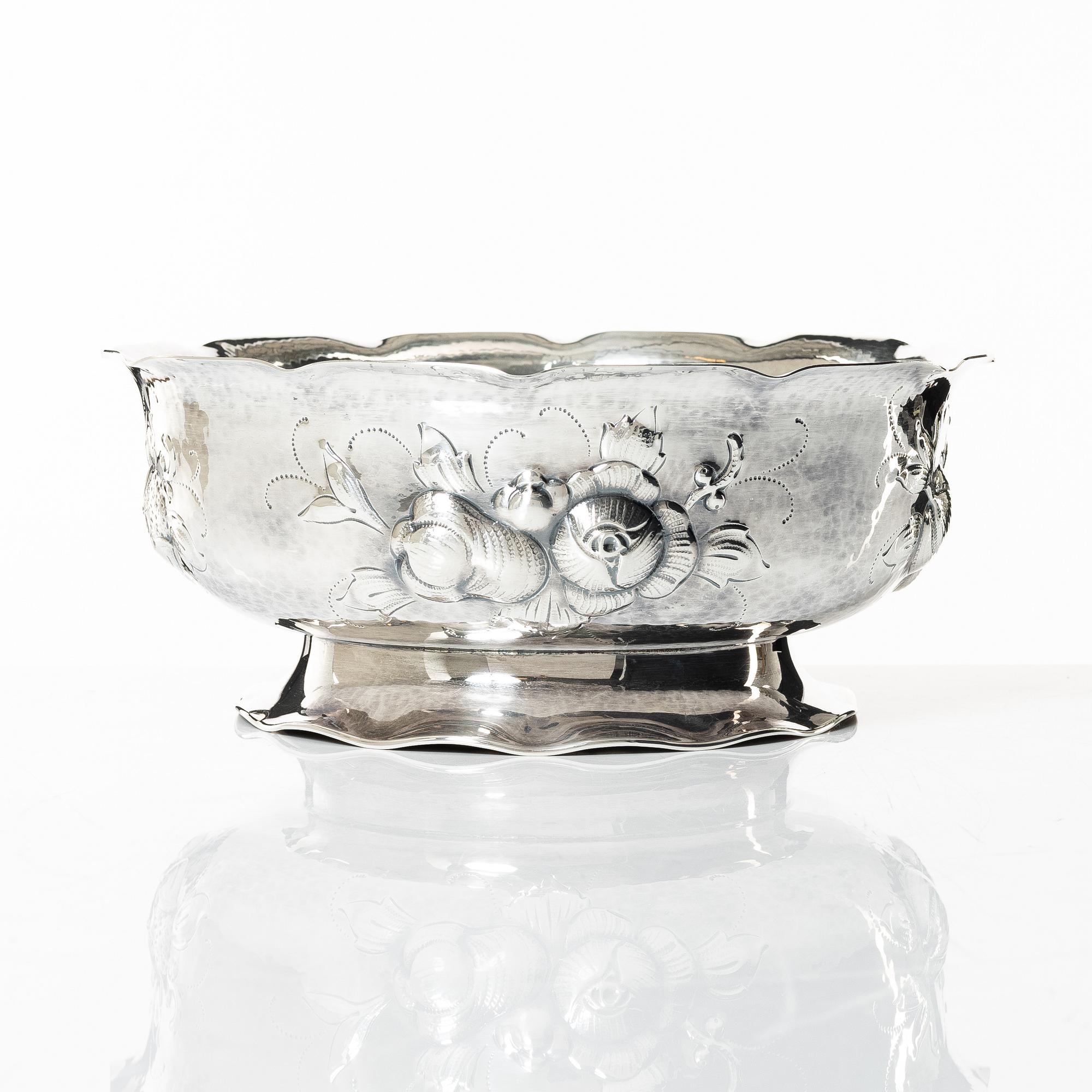 Eric Råström, a silver bowl, CG Råström, Stockholm 1976.
