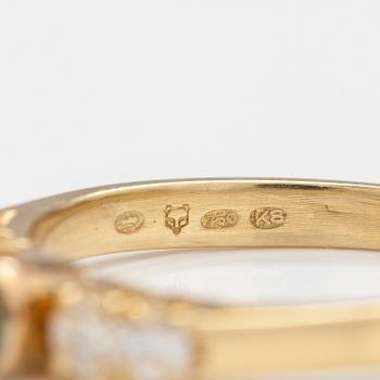 RING, 18K guld, grön safir, diamanter ca 0.24 ct tot. Finska importstämplar, 1987.