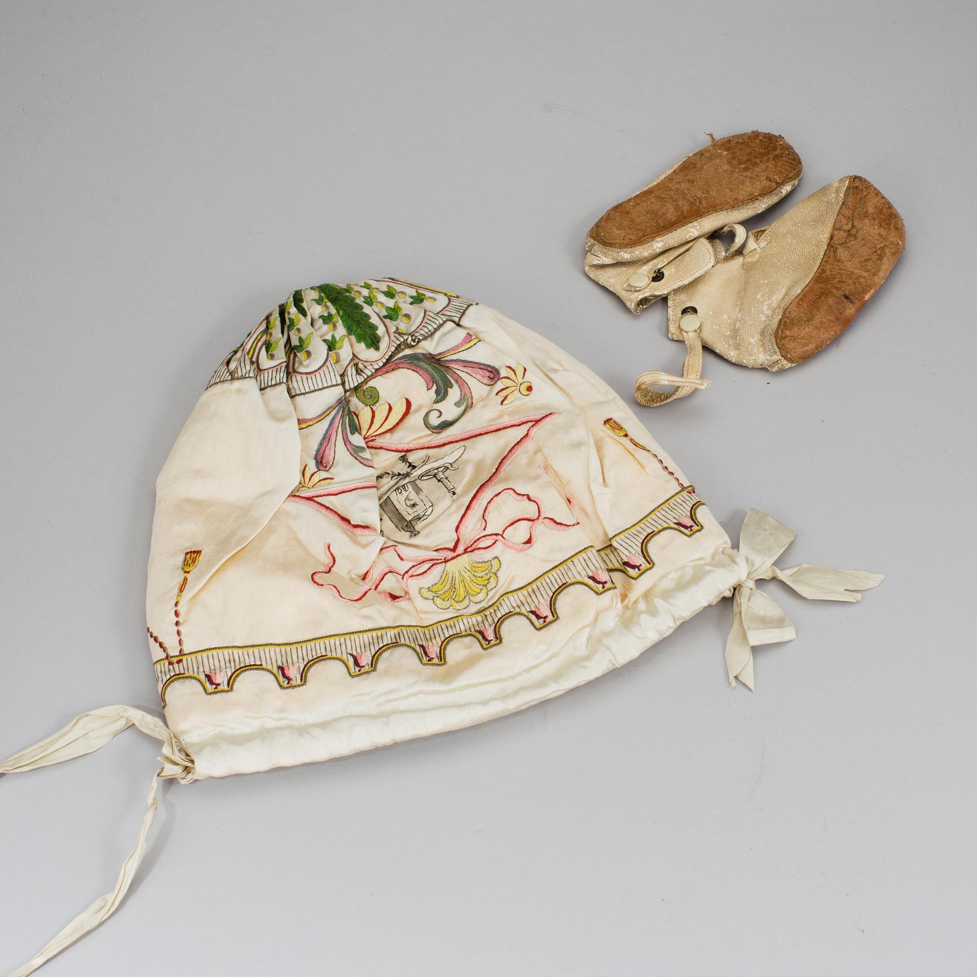 A night cap in silk dated 1801.