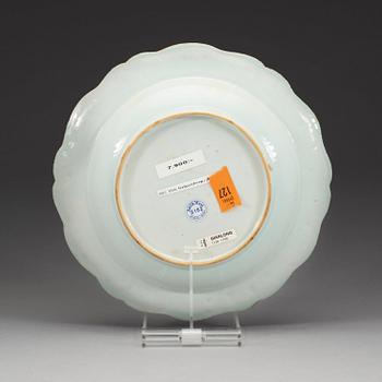 TALLRIK, vapenporslin. Qing dynastin, Qianlong (1736-95).
