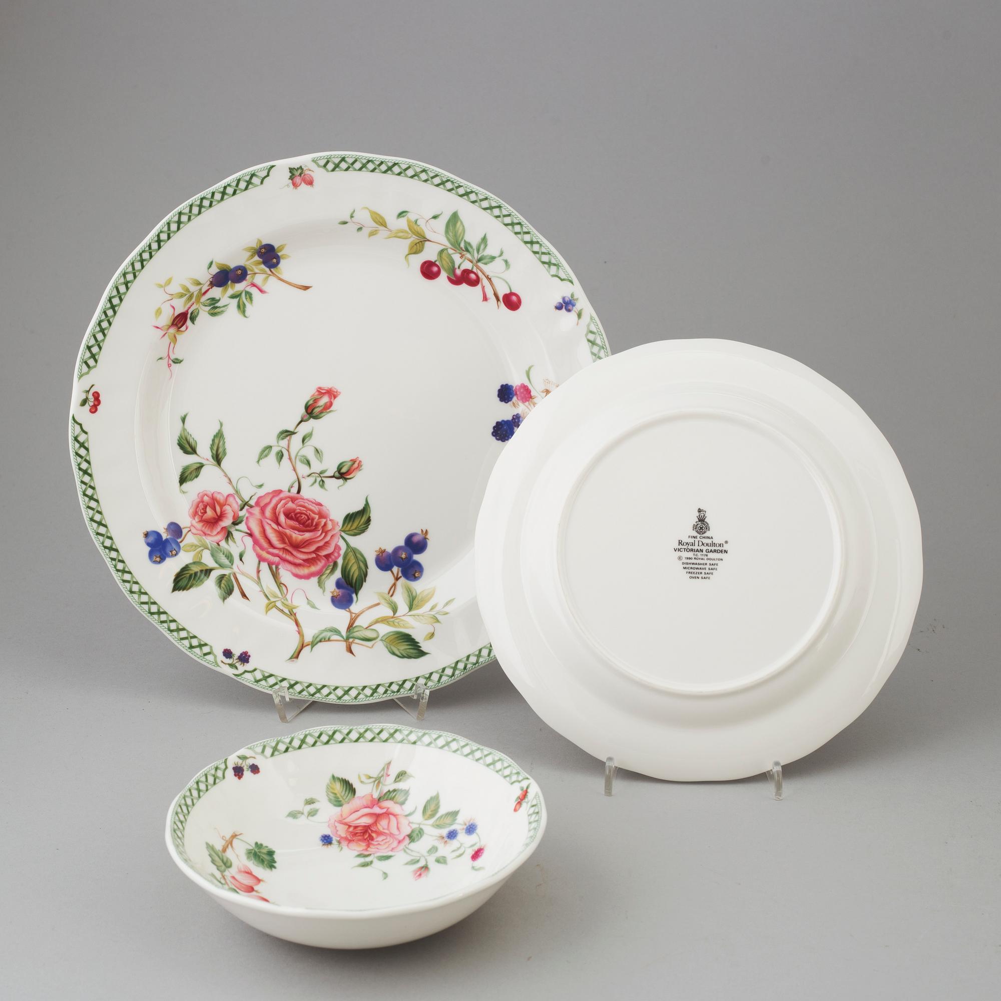 ROYAL DOULTON, frukostservis,porslin,  30 delar, "Victorian Garden".
