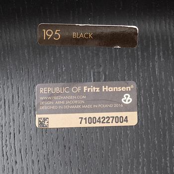 ARNE JACOBSEN, stolar, ett par, "Sjuan 3107 Black Edition" för Fritz Hansen, Danmark, 2016.