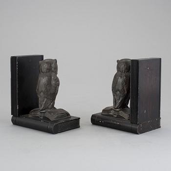 BOKSTÖD, ett par, 1900-talets första hälft.