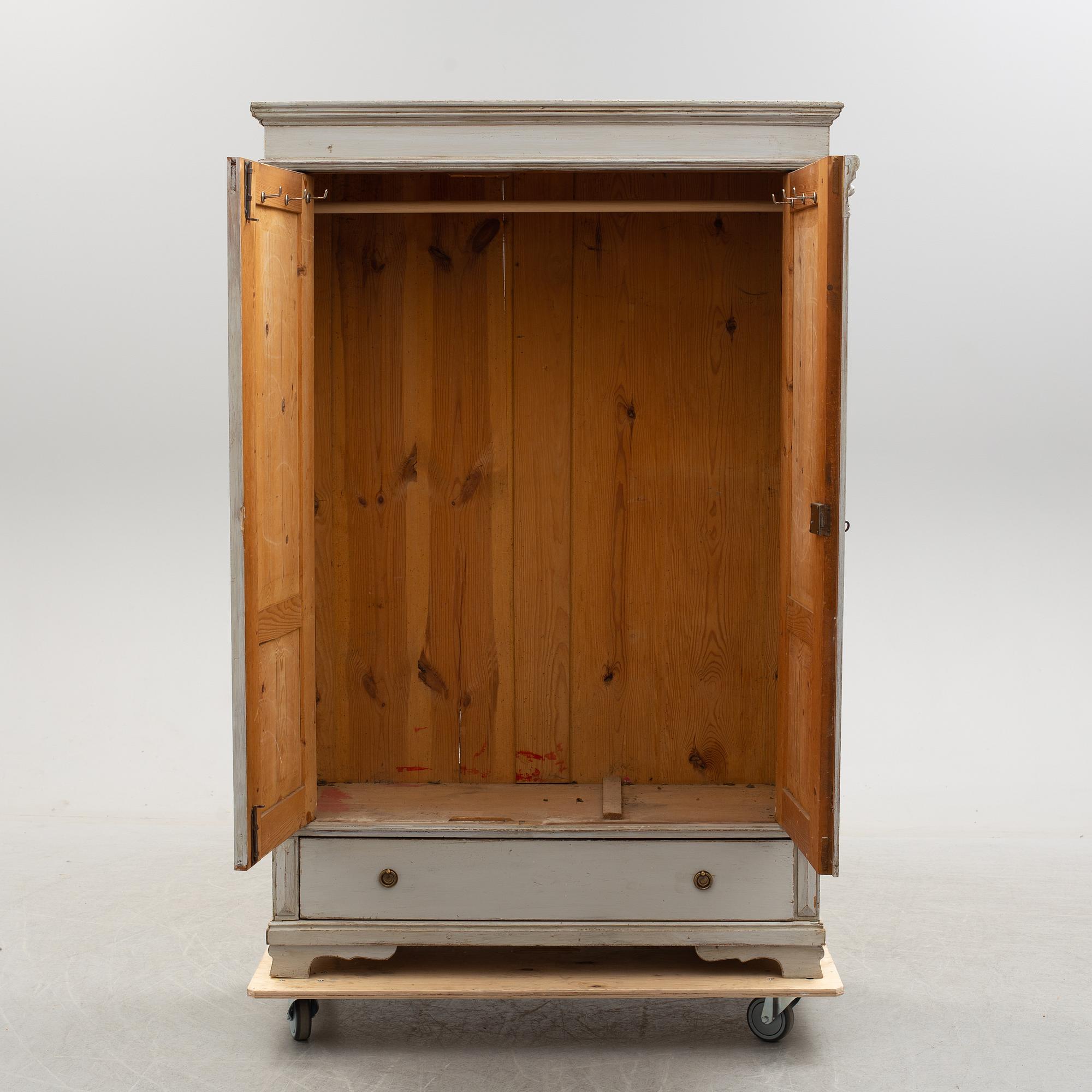 A painted wardrobe from around year 1900.