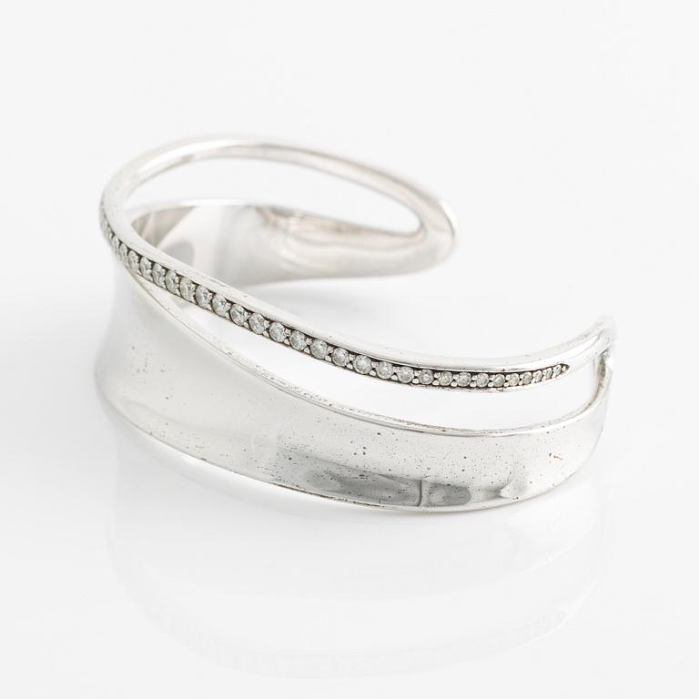 Georg Jensen, bangle bracelet, "Marcia", rhodium-plated sterling silver with brilliant-cut diamonds.
