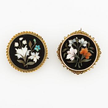 Two pietra dura brooches, yellow metal.