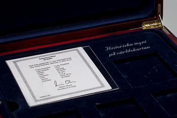 DIV. MYNT- OCH MEDALJFÖRVARING, ca 20 delar.