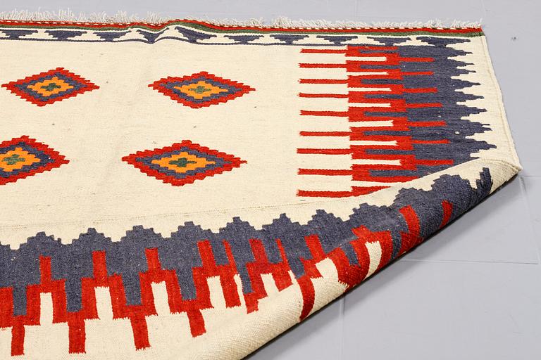 MATTA, kelim, Kashgai, 196 x 145 cm.