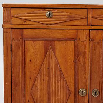 Skänk, furu, 1800-talets första hälft.