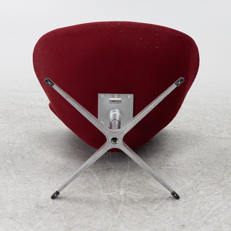 Arne Jacobsen, armchair, "The Swan", Fritz Hansen, 2018.
