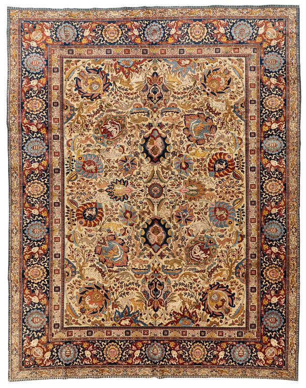 An antique Tabriz carpet, ca 354,5 x 276 cm.